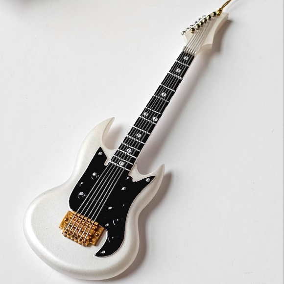 Miniature Guitars, 3D Musical Instruments Ornaments - Picture 2 of 10